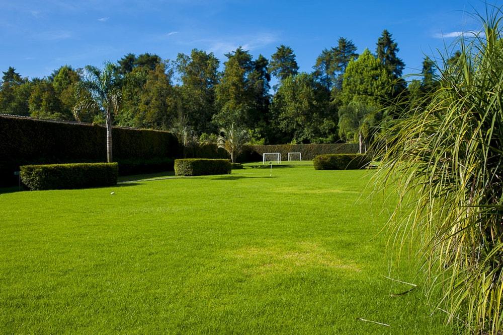 Gamma By Fiesta Americ Xalapa Nubara Exterior foto The football pitch at the school