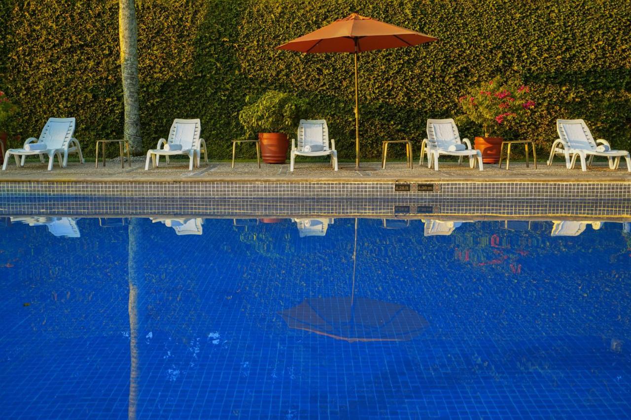 Gamma By Fiesta Americ Xalapa Nubara Exterior foto A swimming pool