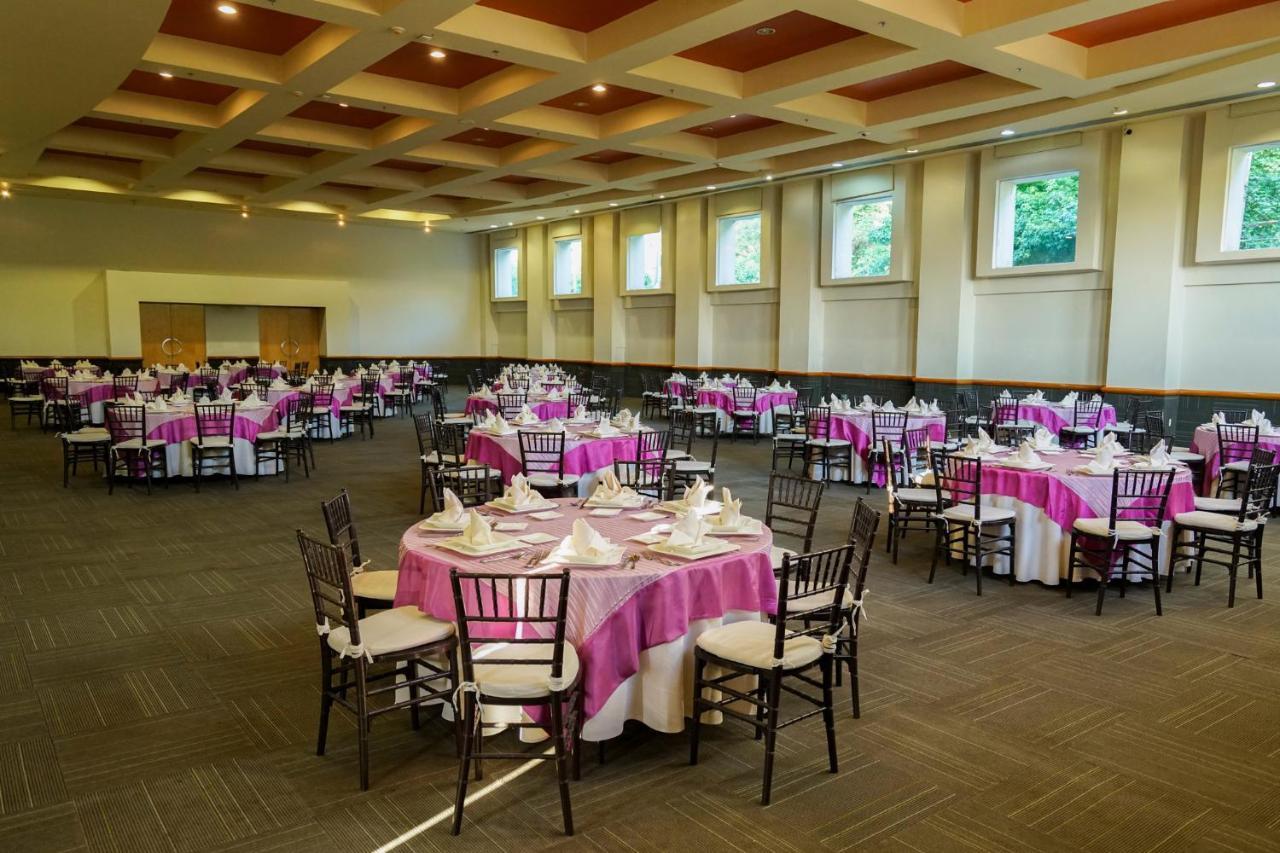 Gamma By Fiesta Americ Xalapa Nubara Exterior foto The ballroom at the center