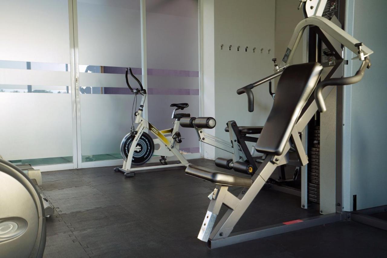 Gamma By Fiesta Americ Xalapa Nubara Exterior foto A leg press machine