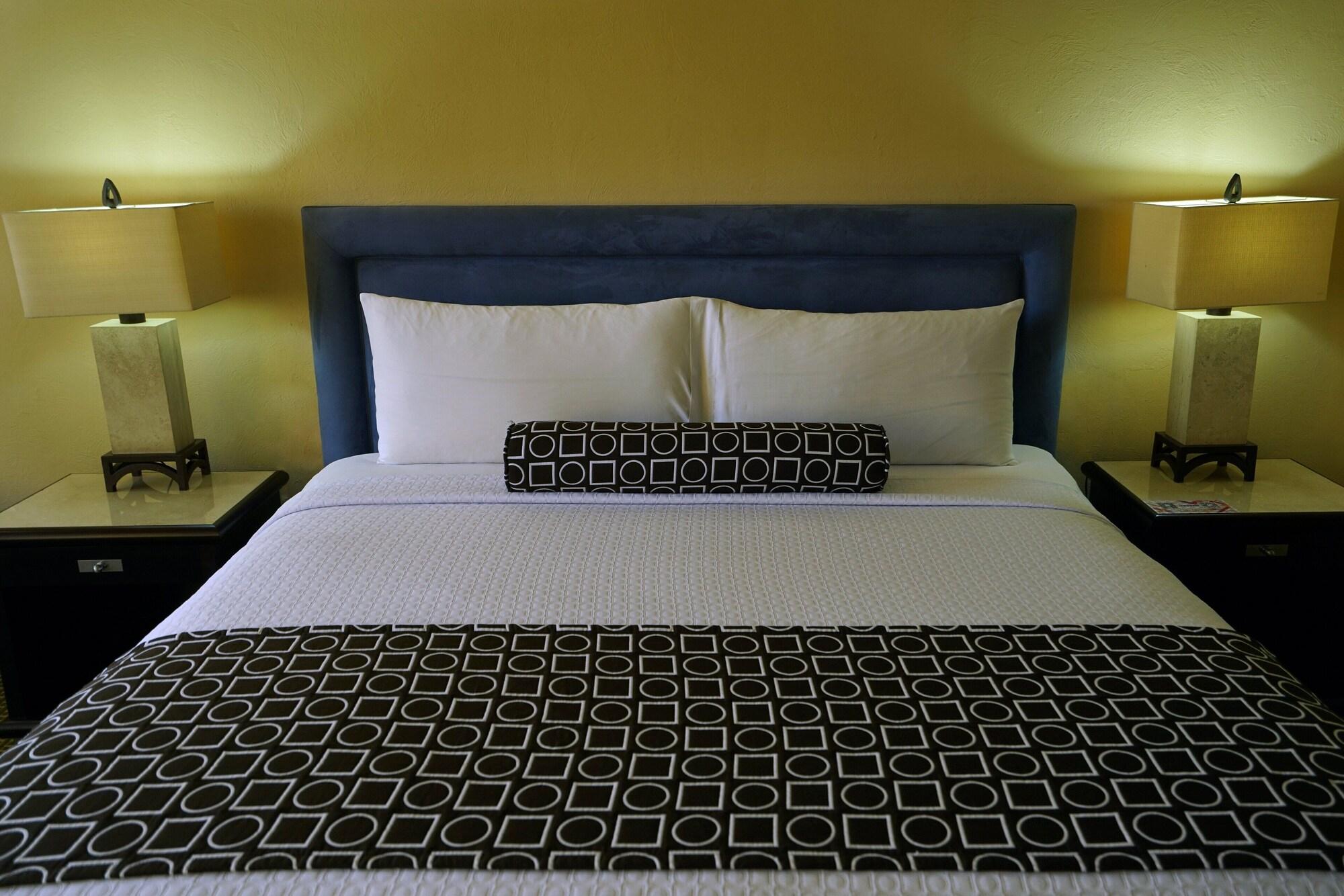 Gamma By Fiesta Americ Xalapa Nubara Exterior foto A bed with a throw